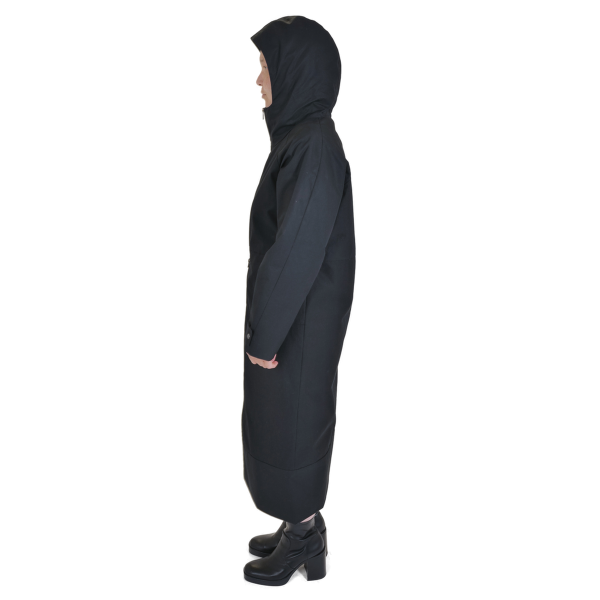 KOLO Berlin Modelabel aus Berlin. Der Mantel EOS aus Bio Baumwolle (Ventile, EtaProof) schwarz