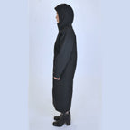 KOLO Berlin Modelabel aus Berlin. Der Mantel EOS aus Bio Baumwolle (Ventile, EtaProof) schwarz